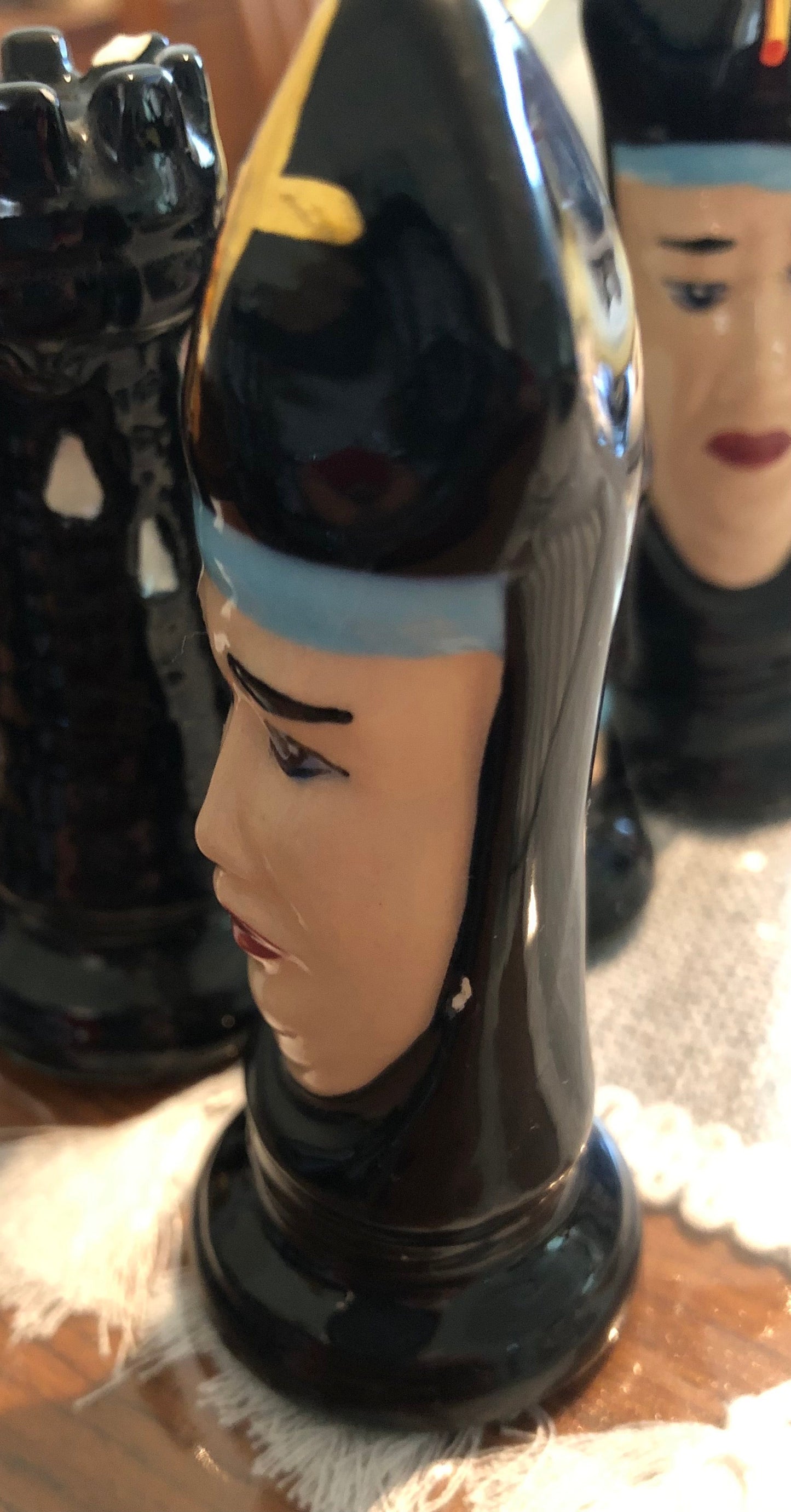 Duncan Mold Hand Painted Medieval Ceramic Chess pieces Gold detail (OTTV 2840) priced individually based condition of each piece