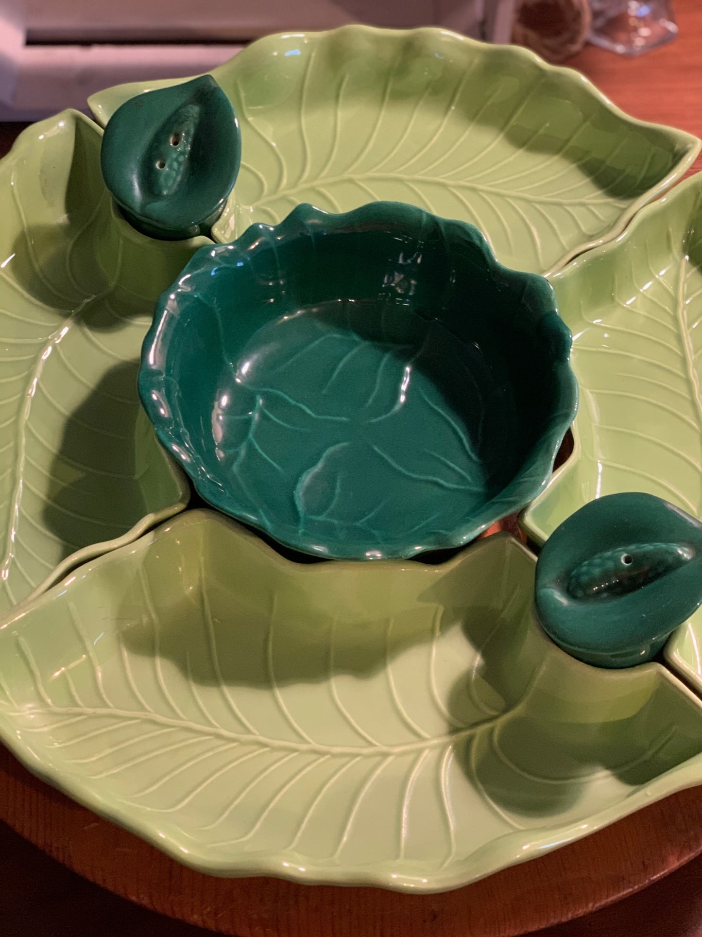 California Pottery 8 piece Lazy Susan cabbage & Calla Lillies dishes on wood spinner (OTTV 1572)
