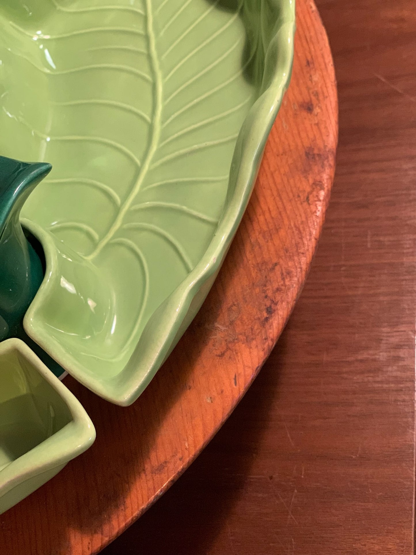 California Pottery 8 piece Lazy Susan cabbage & Calla Lillies dishes on wood spinner (OTTV 1572)