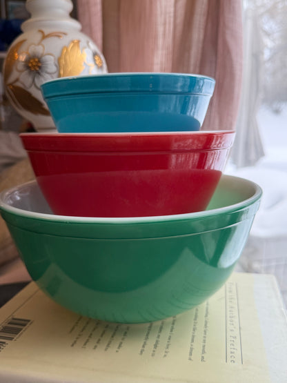 Pyrex Primary Colors set 401 402 403 Blue, Green & red mixing bowl set. - 300-S