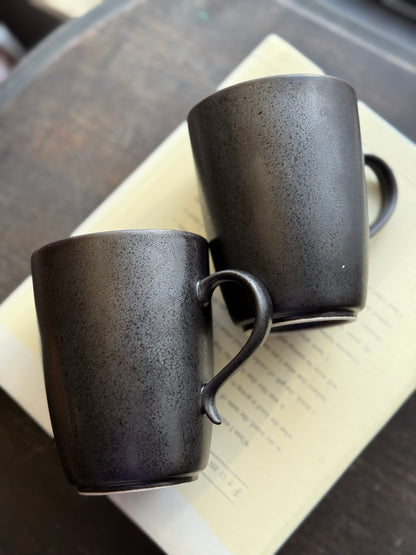 Lindt Steinman Piano Black Mug Pair