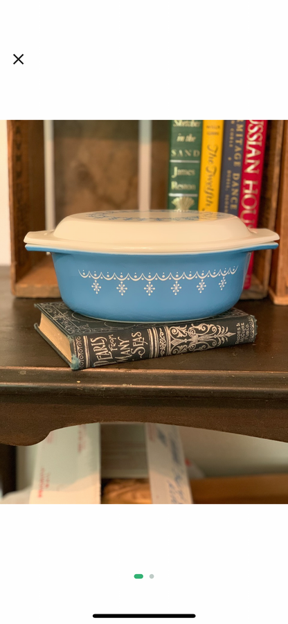 Pyrex Snowflake Garland 043 Casserole with 943C Milk Glass pattern lid