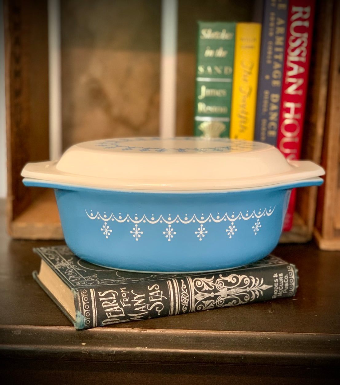 Pyrex Snowflake Garland 043 Casserole with 943C Milk Glass pattern lid