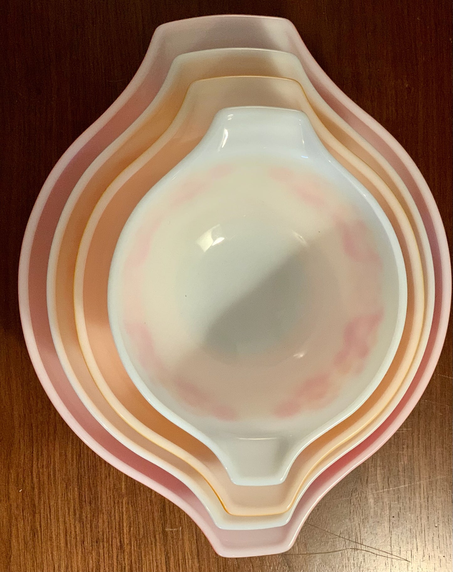 Friendship cinderella full set mixing bowls 444, 443, 442, 441 sold as a full set (OTTV 1051) excellent vintage condition