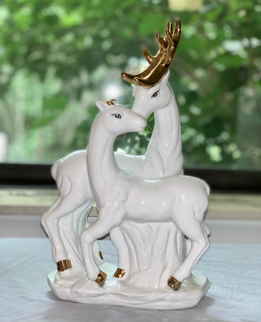 Porcelain reindeer statue with gold detail (OTTV 2924.9)