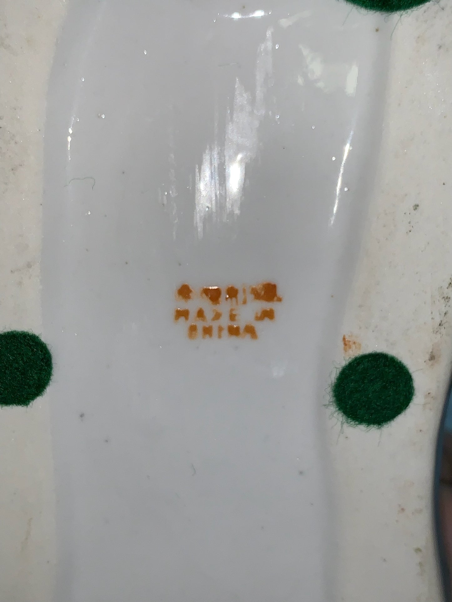 Porcelain reindeer statue with gold detail (OTTV 2924.9)