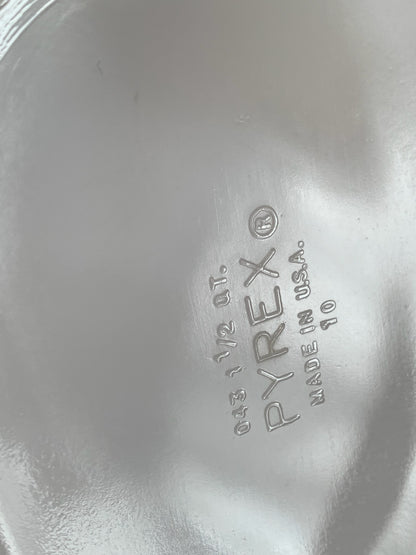 Pyrex Early American 043 Covered Oval baking Dish with 9143C lid from 1960's (2153)
