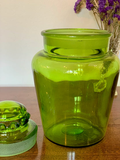 Green Apothecary canister with ground glass lid (OTTV 2793.1)