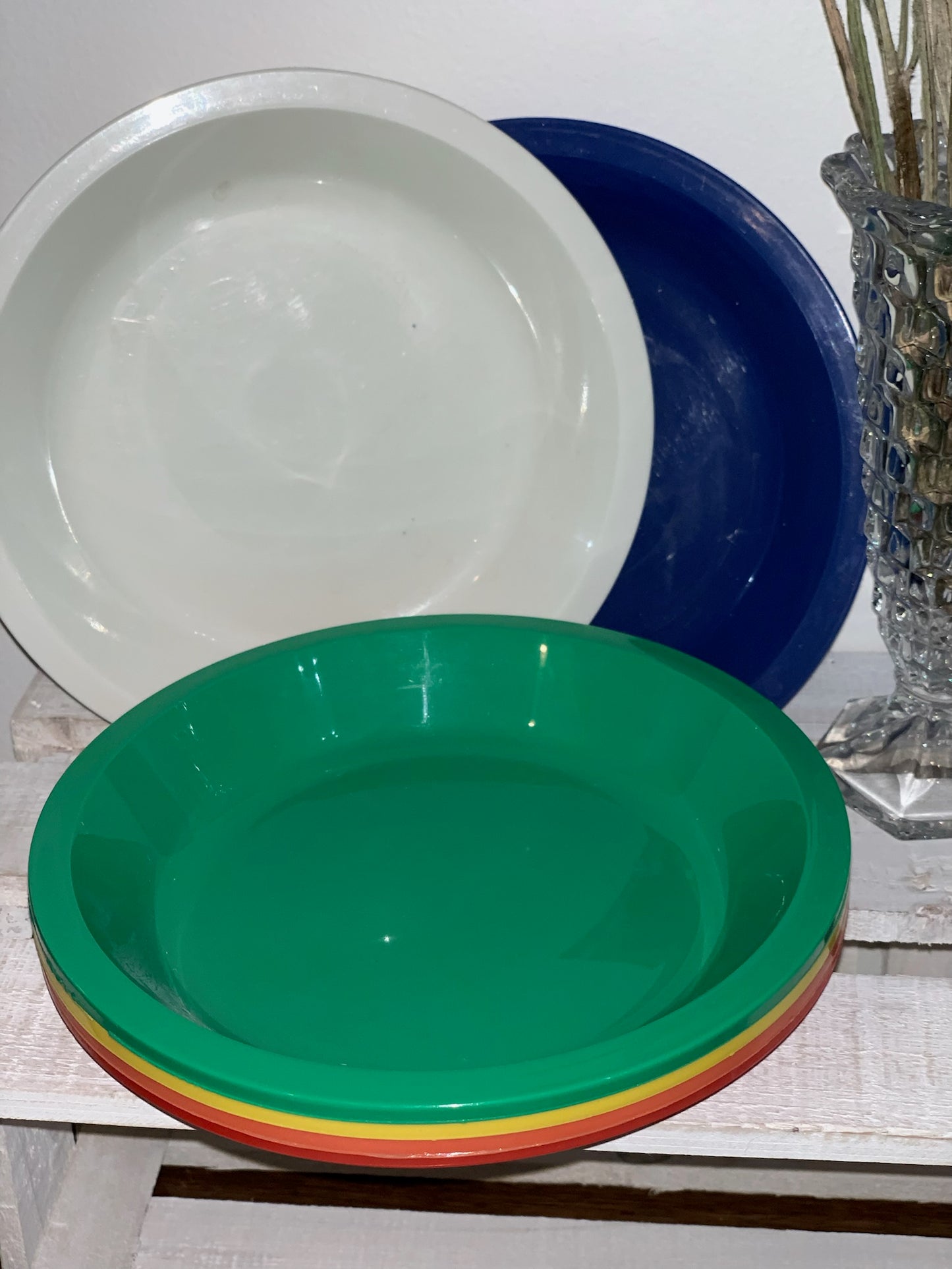Rainbow plastic bowls (OTTV 2877) priced as a set of 6