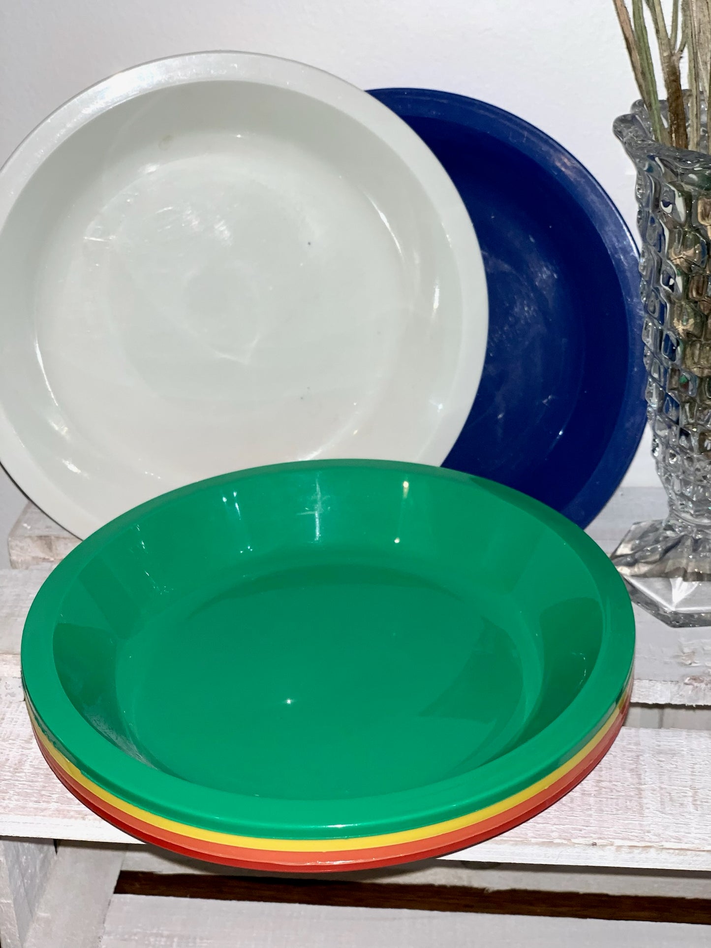 Rainbow plastic bowls (OTTV 2877) priced as a set of 6
